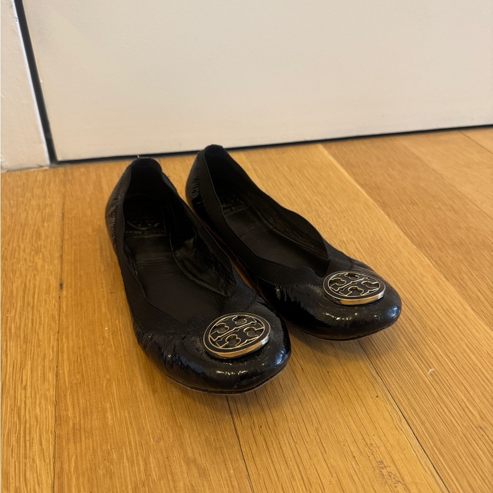 Tory Burch Black Flats with gold Emblem